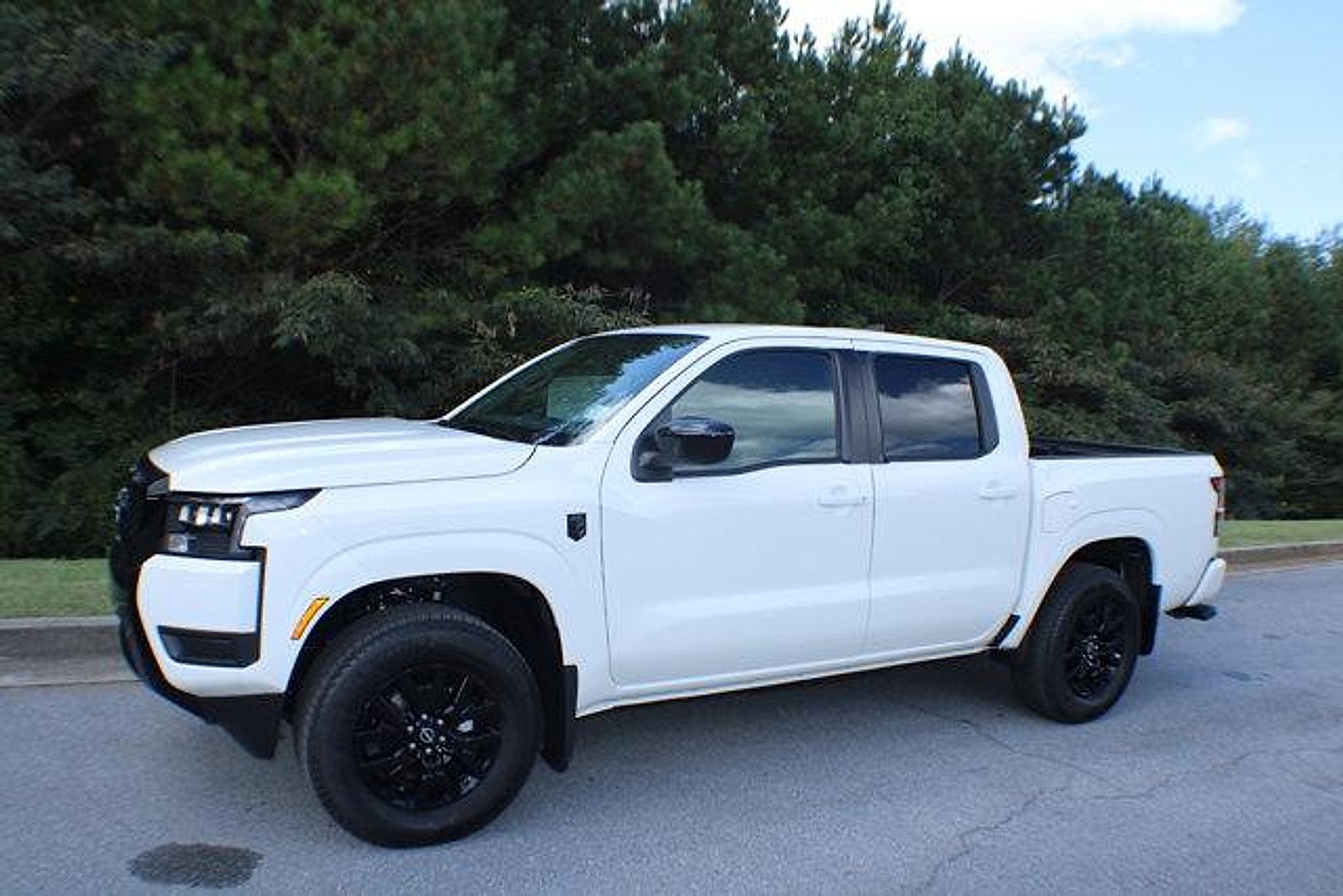 New 2026 Glacier White Nissan SV image 4
