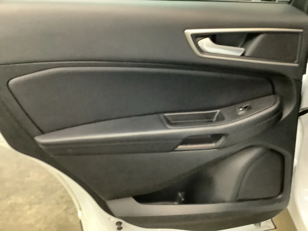 Used 2022 Oxford White Ford SEL image 21