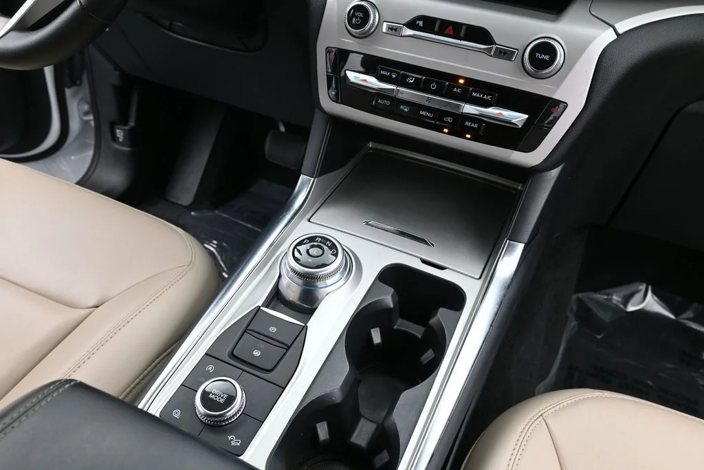 Used 2023 Oxford White Ford XLT image 19