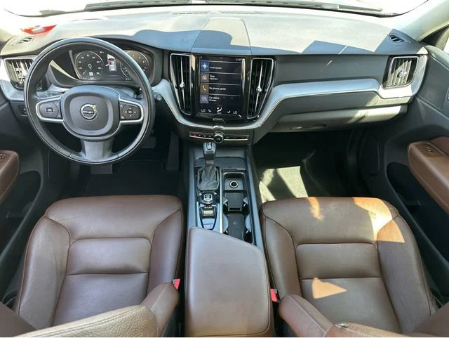 Used 2020 Black Volvo Momentum image 27