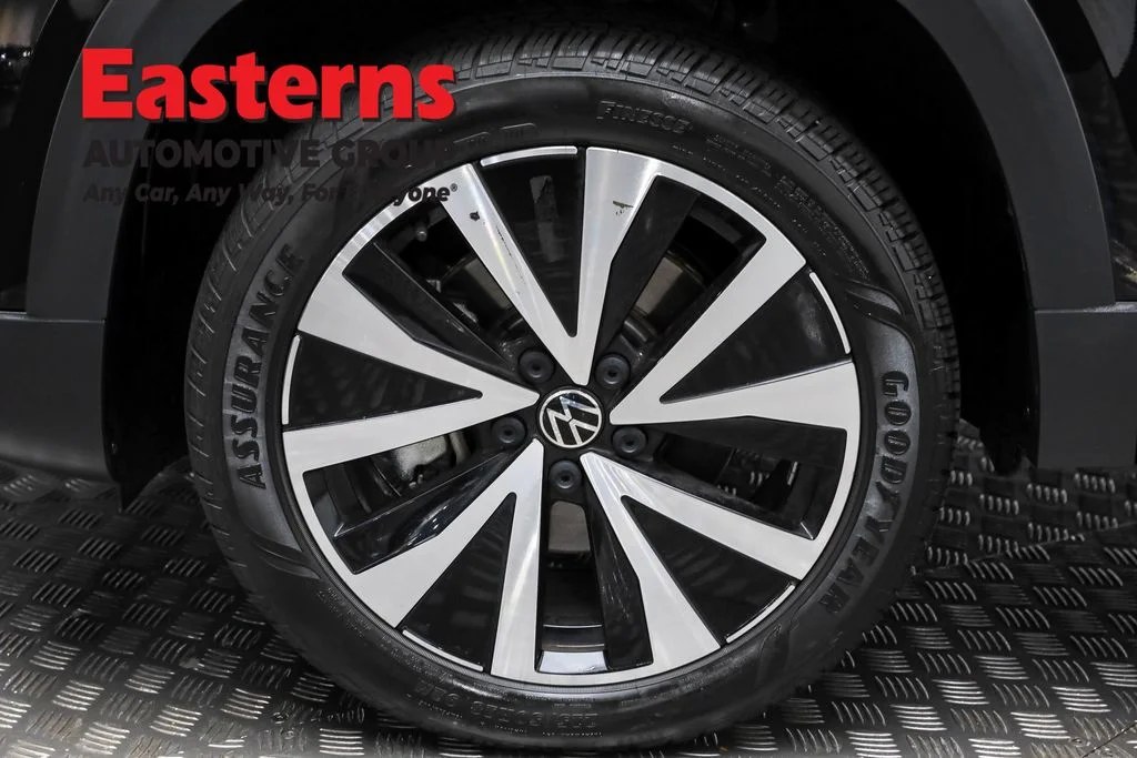 Used 2024 Black Volkswagen 1.5T SE image 31