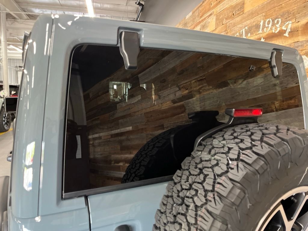 New 2026 Anvil Clear-Coat Exterior Paint Jeep Rubicon image 25