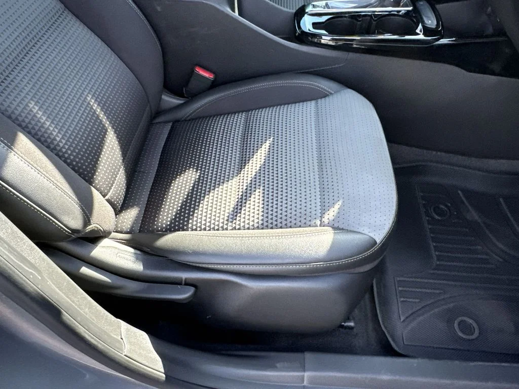 Used 2025 Gray Chevrolet LT image 27
