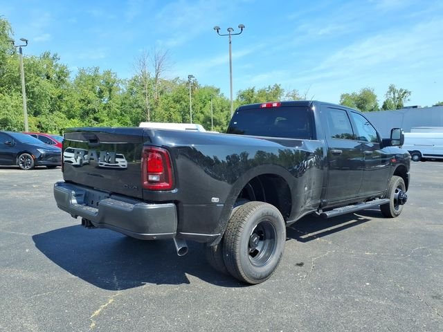 New 2026 Diamond Black Crystal Pearl-Coat Exterior Paint RAM Tradesman image 7