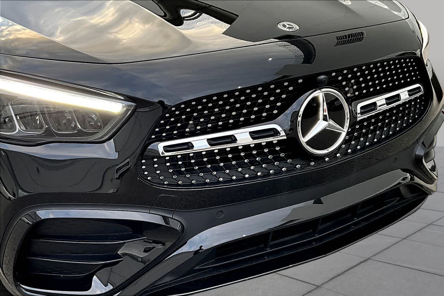 Used 2026 Night Black Mercedes-Benz GLA 250 image 30