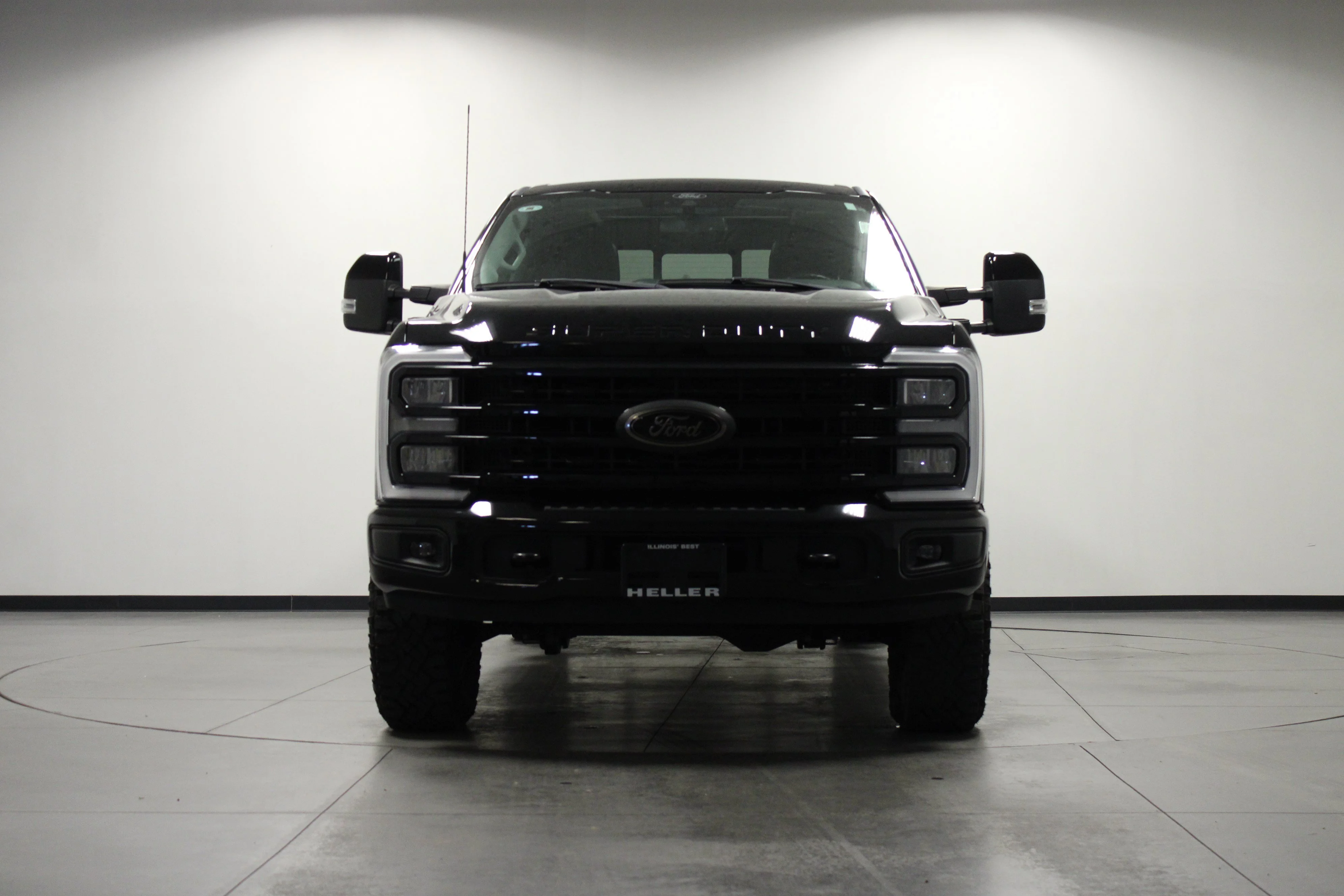 Used 2024 Agate Black Metallic Ford LARIAT image 9