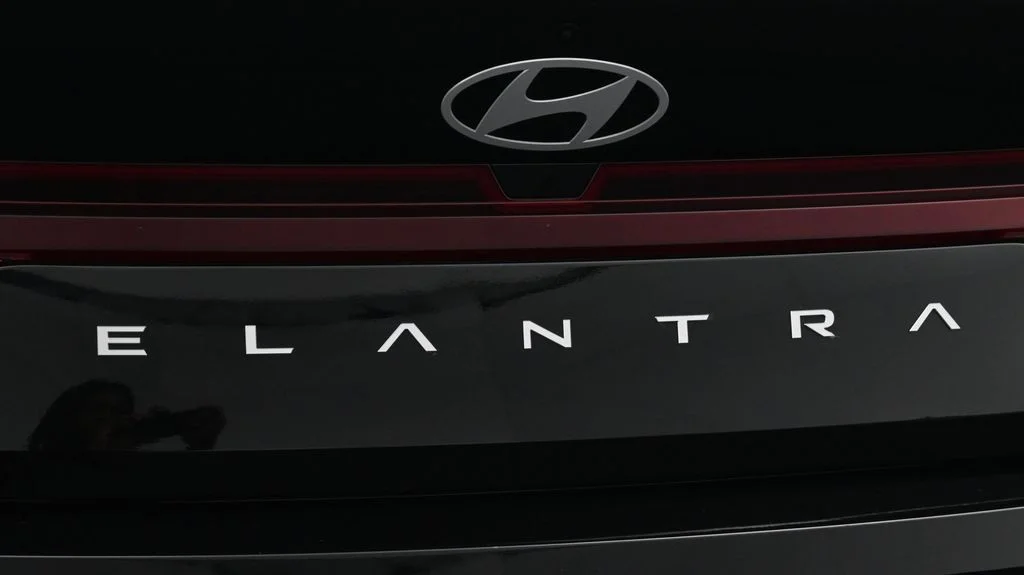 Certified Used 2025 Black Hyundai SE image 20