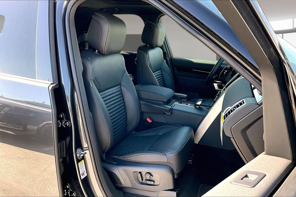 New 2026 CARPATHIAN GREY Land Rover S image 12