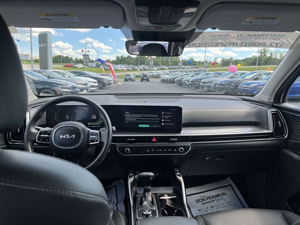 Used 2025 White Kia S image 10