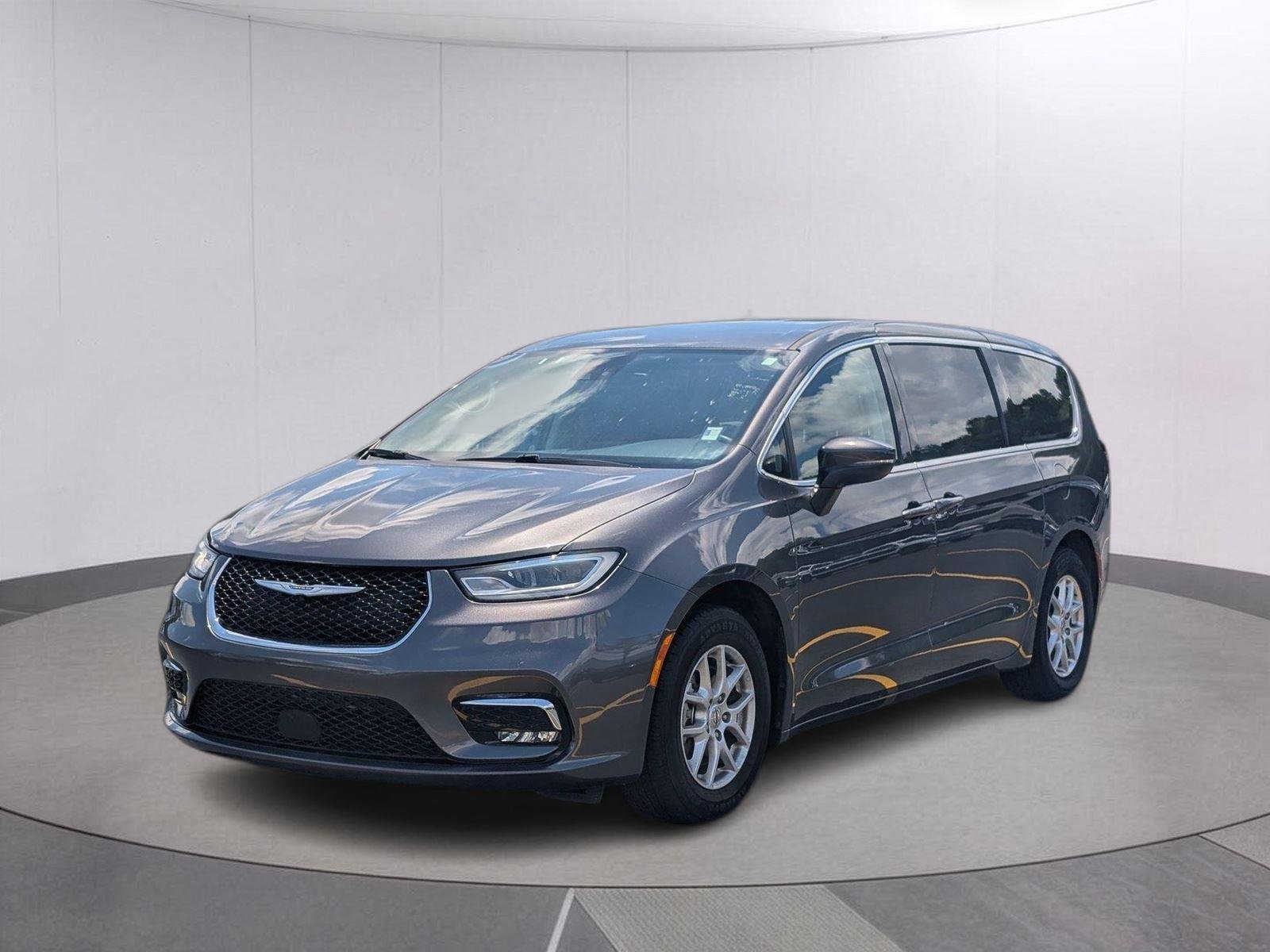 Used 2023 Granite Crystal Metallic Clearcoat Chrysler Touring L image 1