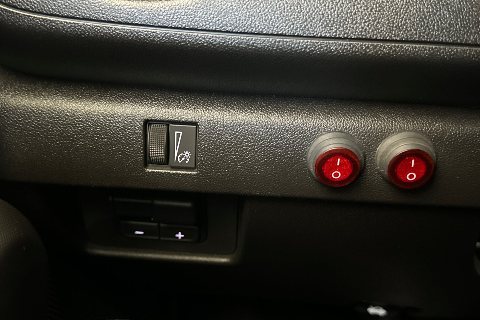 Used 2024 White Chevrolet Trail Boss image 27