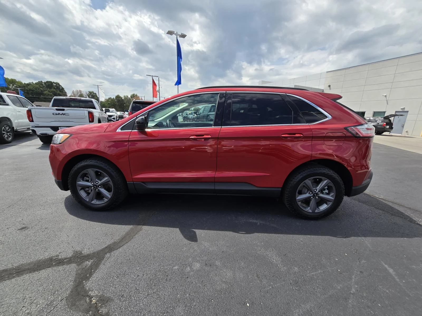 Used 2022 Red Ford SEL image 4
