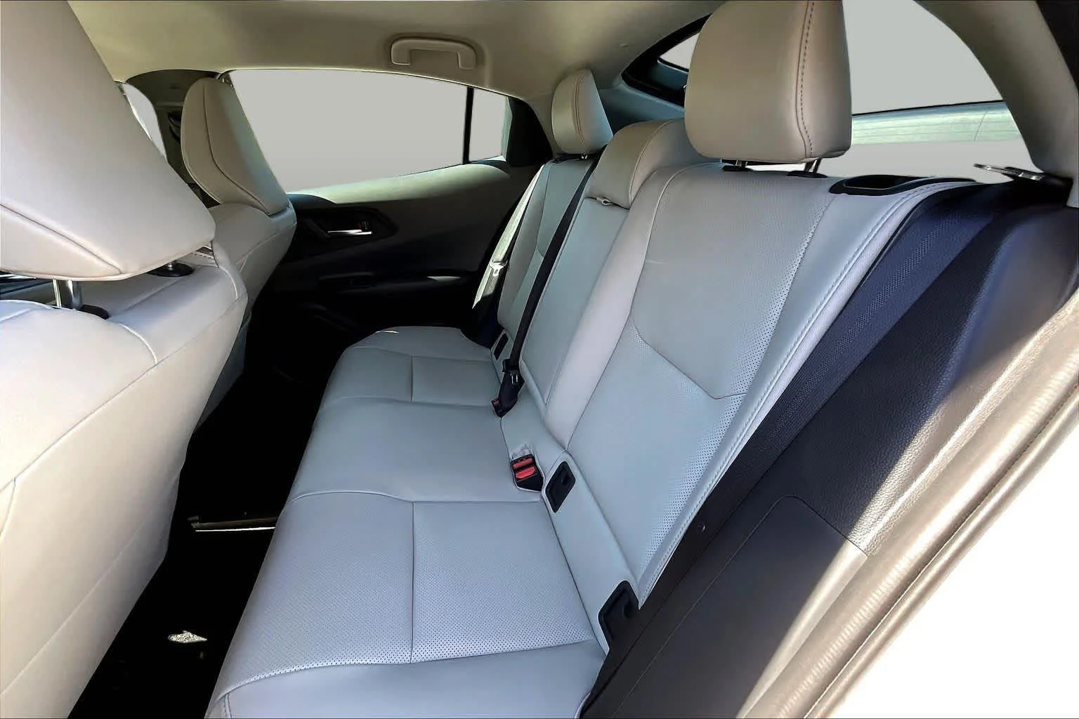 Used 2025 Wind Chill Pearl Toyota XLE image 19