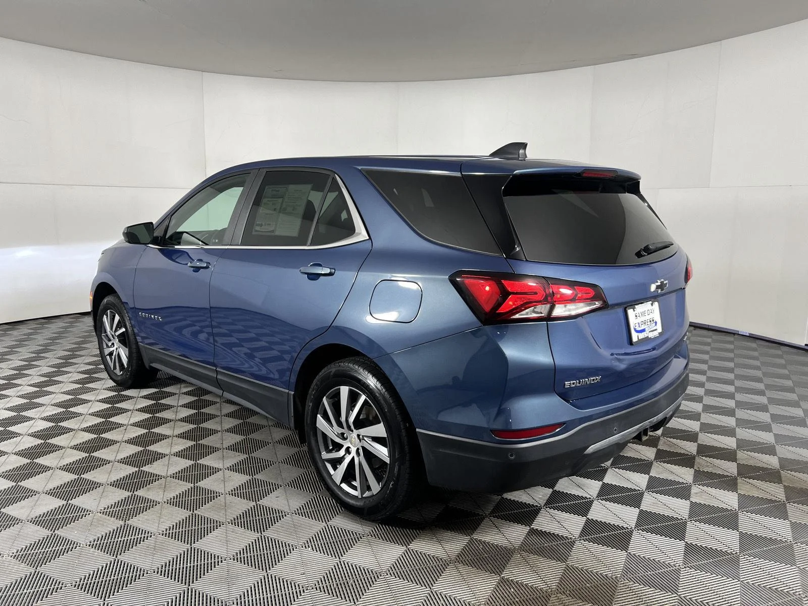 Used 2024 Lakeshore Blue Metallic Chevrolet LT image 16