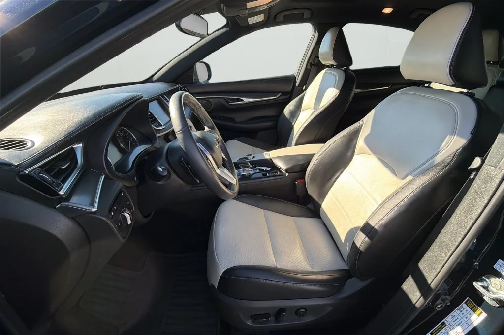 Used 2023 Blue INFINITI LUXE image 17