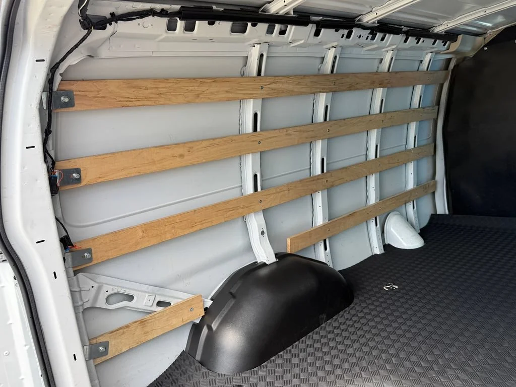 Used 2025 Summit White GMC Work Van image 15