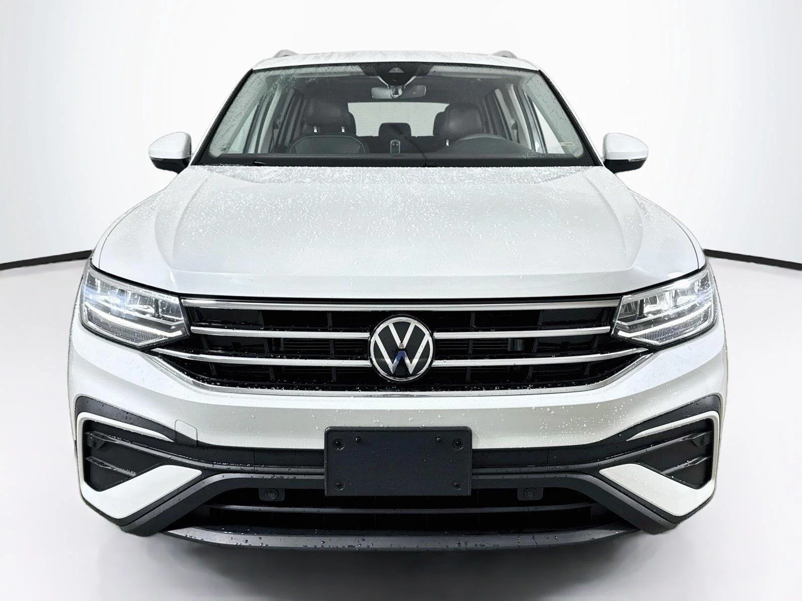 Used 2023 Opal White Pearl Volkswagen SE image 4