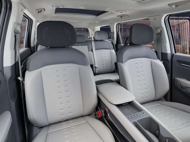 New 2026 White Kia Wind image 15