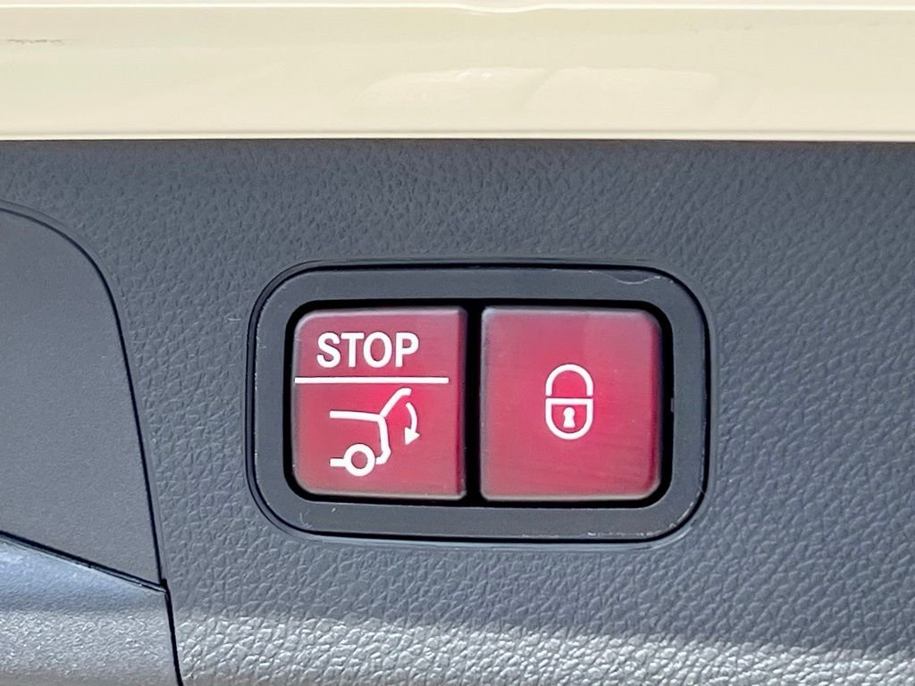 Certified Used 2022  Mercedes-Benz GLC 300 image 42