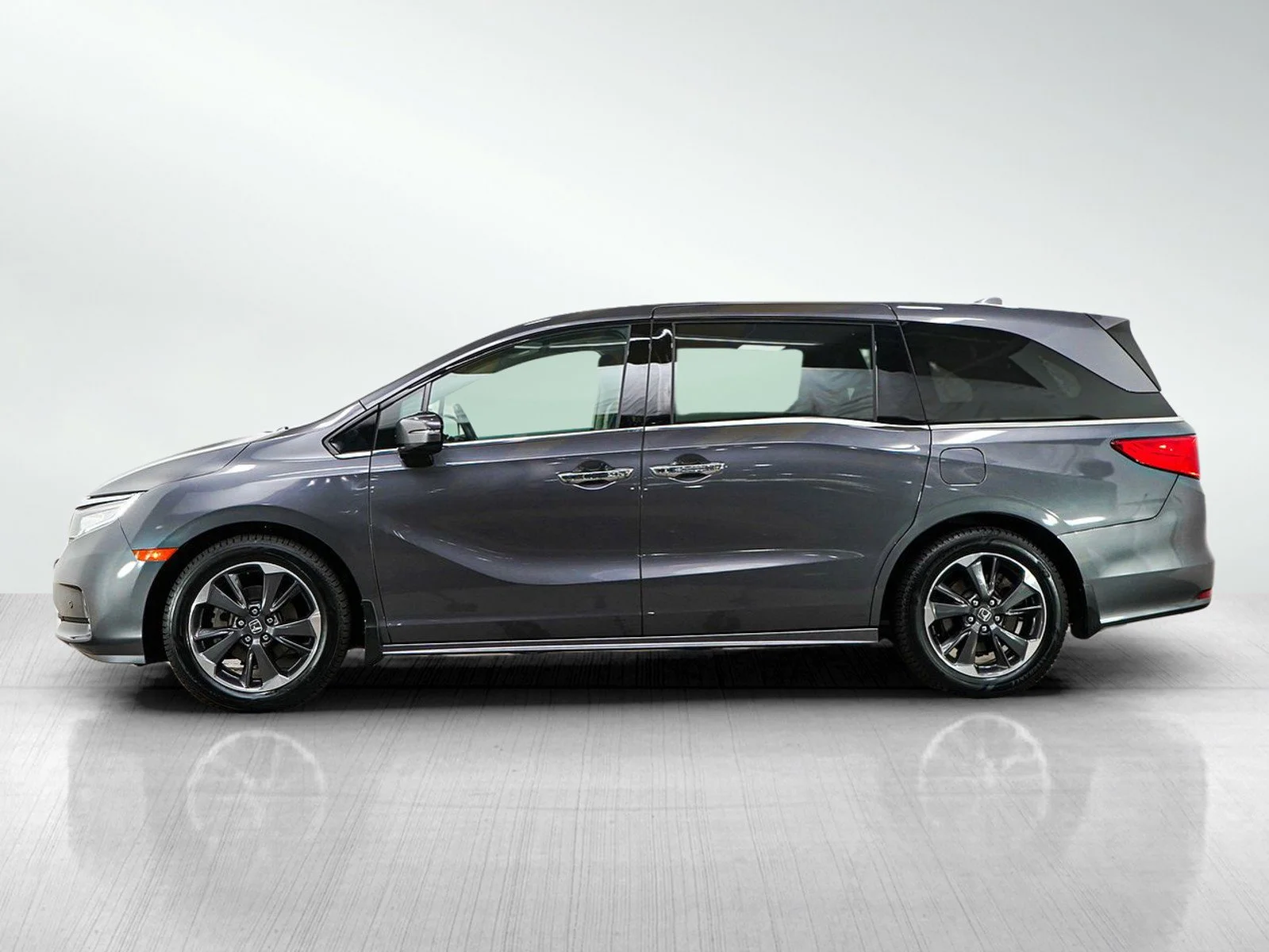 Used 2022 Honda Odyssey Elite with VIN 5FNRL6H95NB056772 for sale in Burnsville, Minnesota