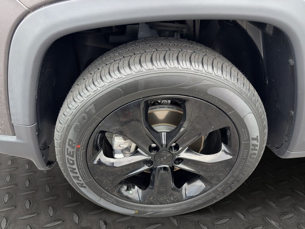 Used 2019 Granite Crystal Met Jeep Altitude image 15