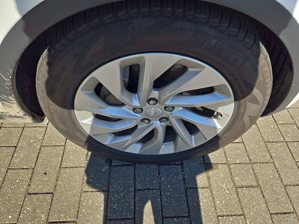 Certified Used 2025 Fuji White Land Rover S image 11