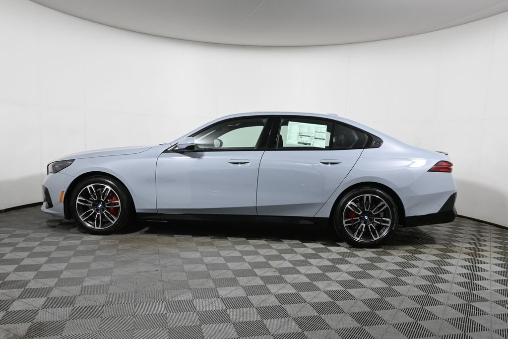 New 2027 Gray Metallic BMW 530i xDrive image 2
