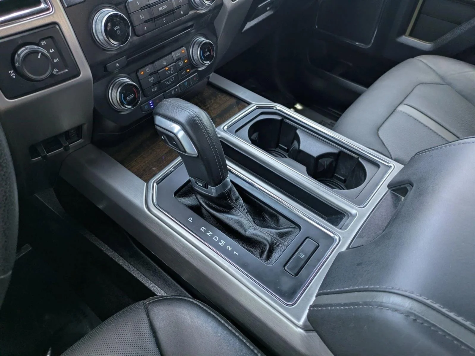 Used 2015 Magnetic Metallic Ford Platinum image 12