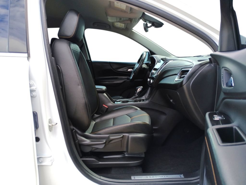 Certified Used 2022 Iridescent Pearl Tricoat Chevrolet Premier image 29