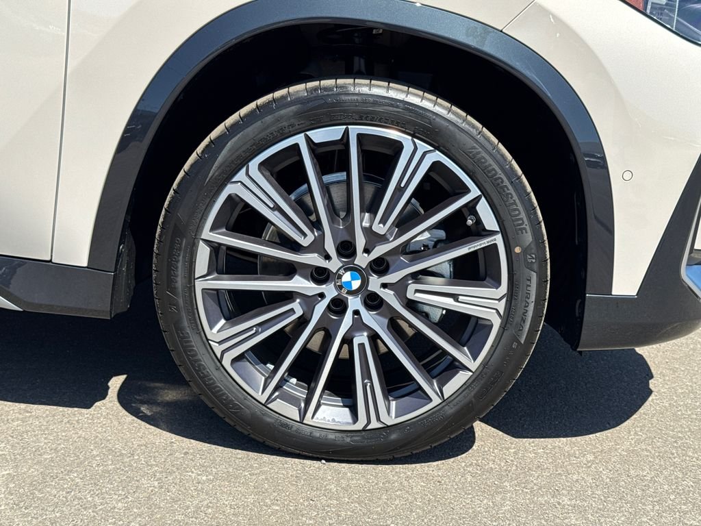New 2027 Dune Grey Metallic BMW xDrive28i image 7