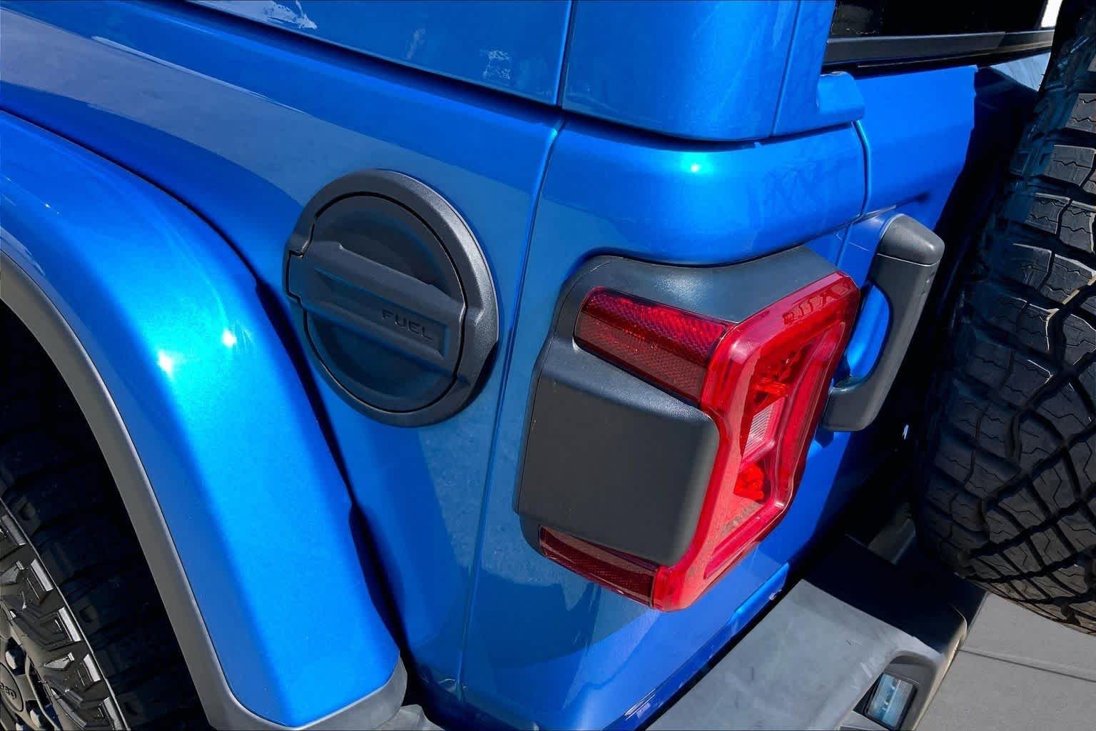 Used 2022 Hydro Blue Pearlcoat Jeep Unlimited Rubicon image 29