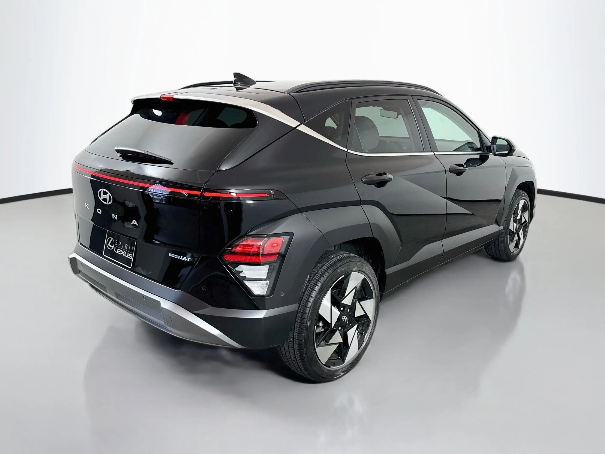 Used 2024 Abyss Black Pearl Hyundai Limited image 7