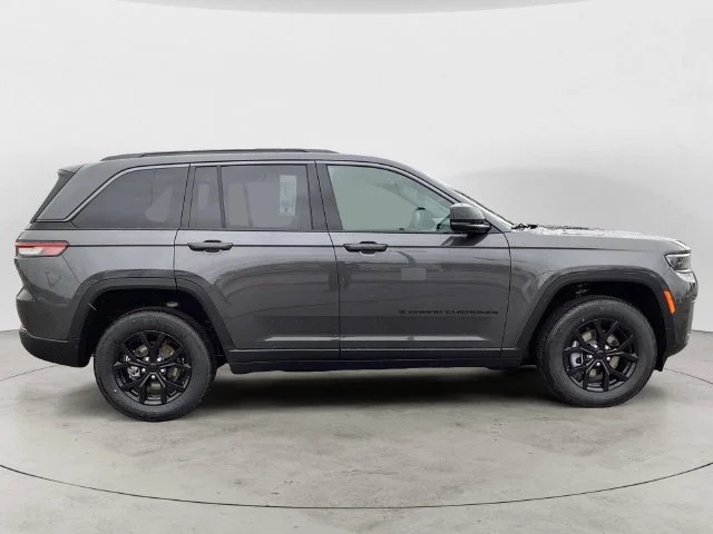 New 2026 Gray Metallic Jeep LAREDO ALTITUDE 4X4 image 7