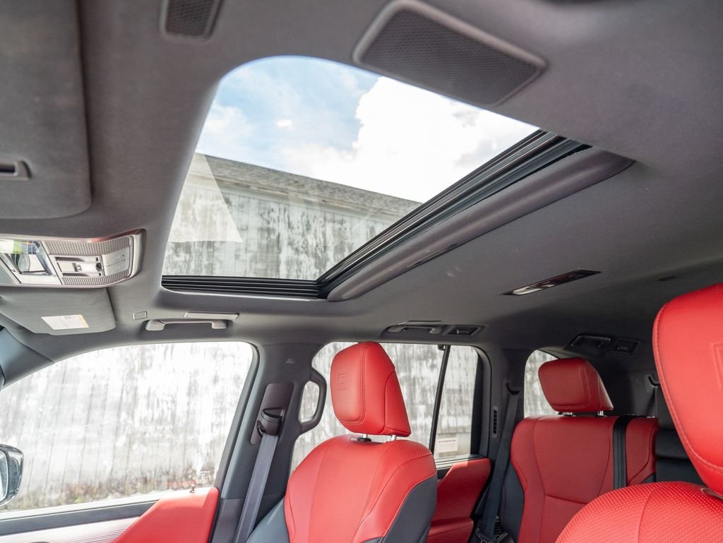 Used 2023 White Lexus 600 F SPORT image 21
