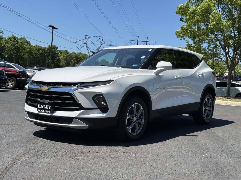 Used 2023 White Chevrolet LT image 25