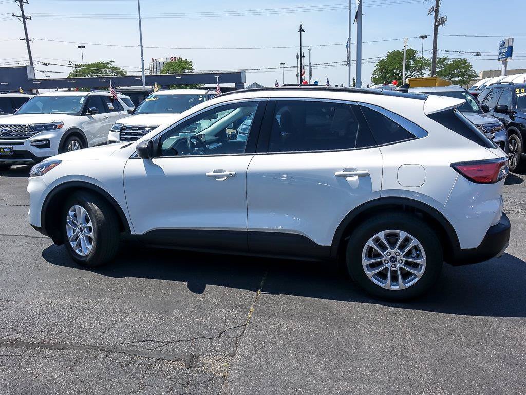 Used 2022 White Metallic Ford SE Hybrid image 6