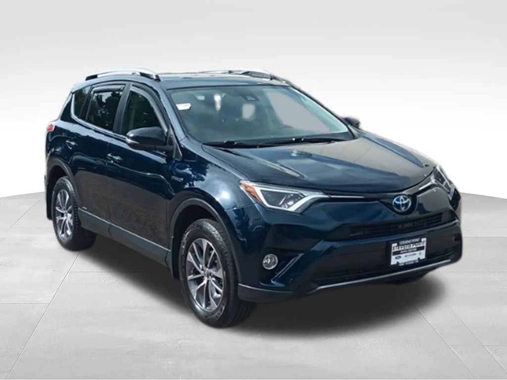 Used 2018 Galactic Aqua Mica Toyota XLE image 9