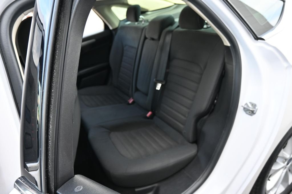 Certified Used 2020 White Platinum Clearcoat Metallic Ford SE image 24