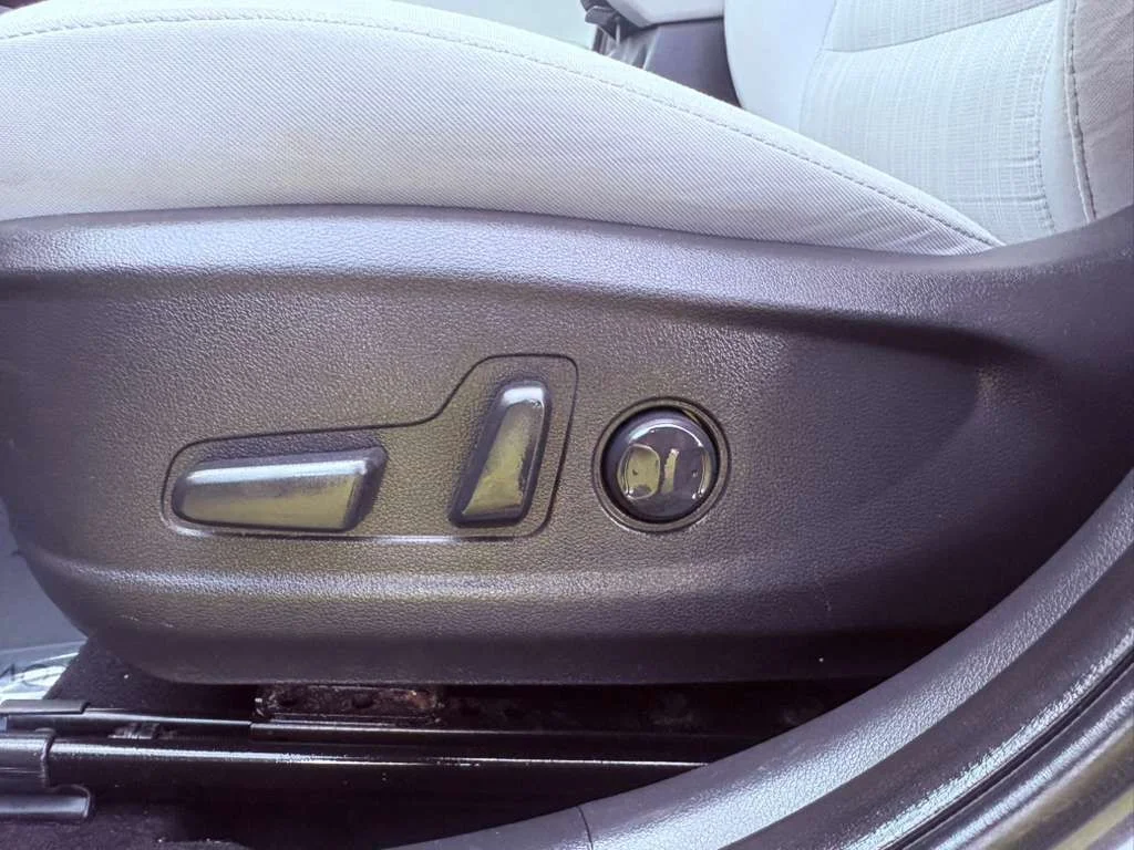 Used 2023 Gray Hyundai SEL image 20