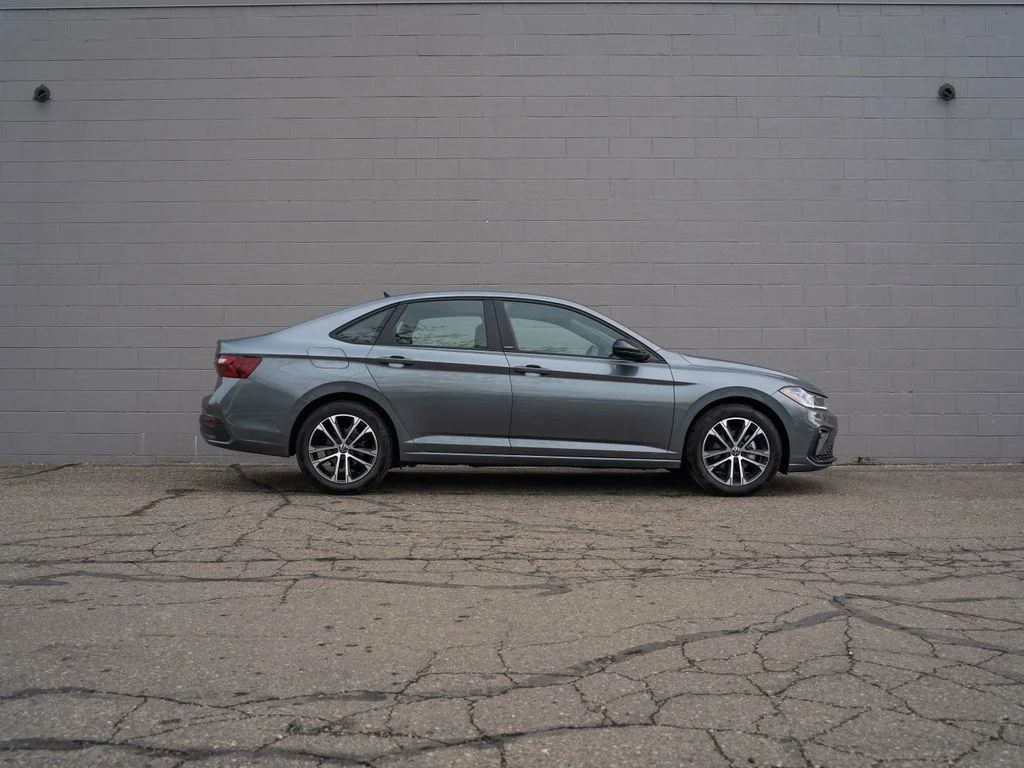 Used 2025 Gray Volkswagen 1.5T Sport image 8