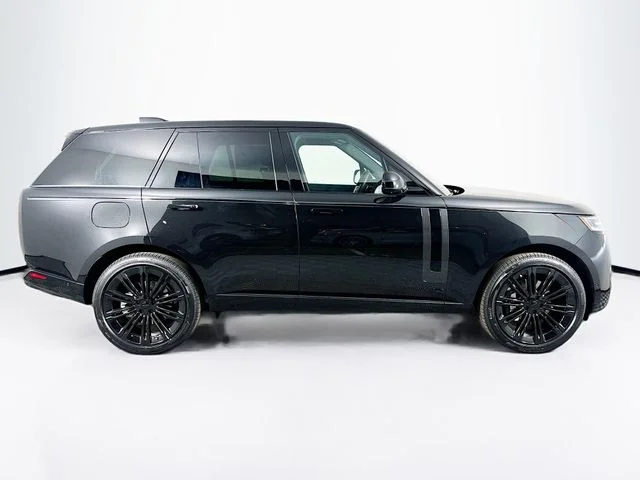 New 2026 Black Land Rover SE image 4