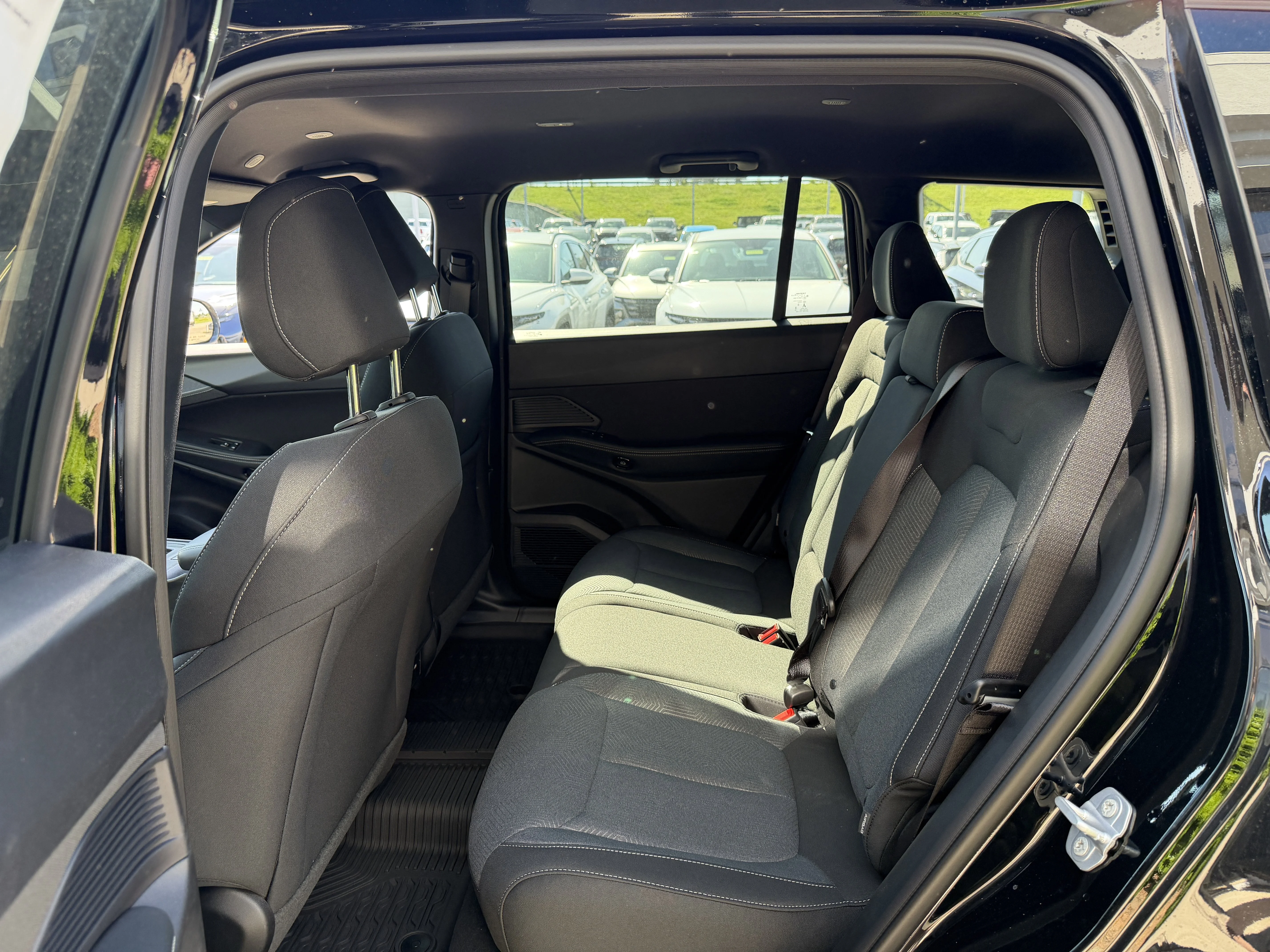 New 2026 Diamond Black Crystal Pearlcoat Jeep Laredo image 27
