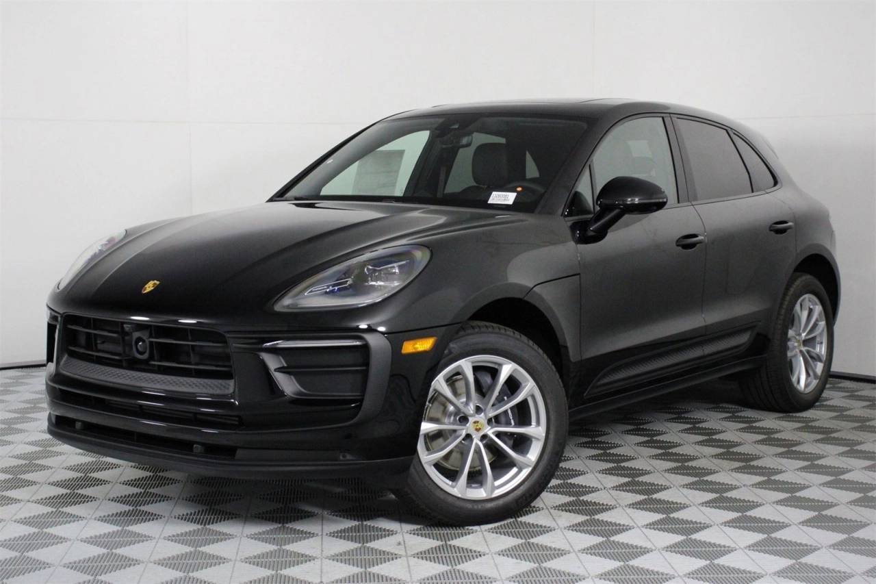 2026 Porsche Macan -'s photo