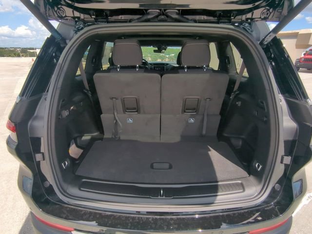 New 2026 Diamond Black Crystal Pearl-Coat Exterior Paint Jeep Laredo image 14
