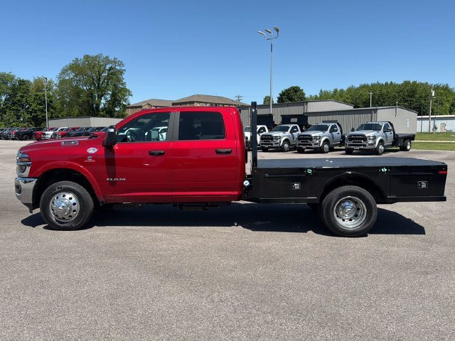 New 2026 Molten Red Pearl-Coat Exterior Paint RAM Tradesman image 7