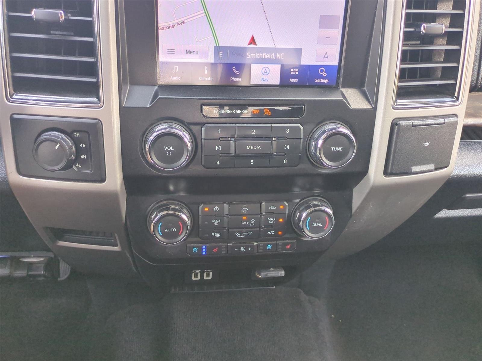 Used 2020 Oxford White Ford LARIAT image 28