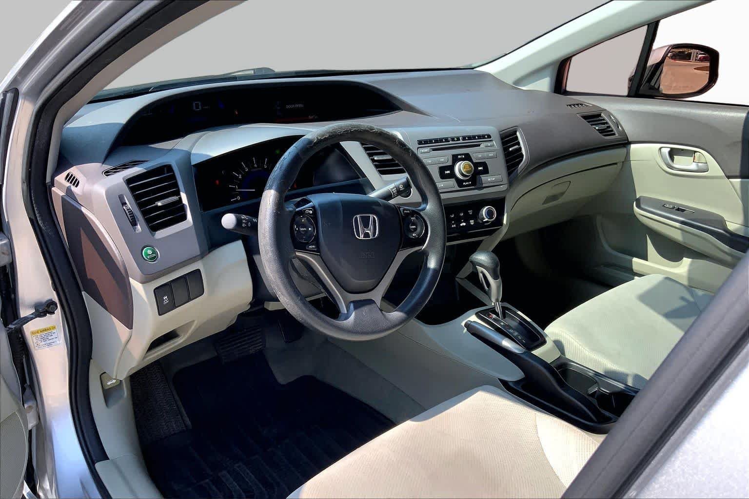Used 2012 Alabaster Silver Metallic Honda LX image 17