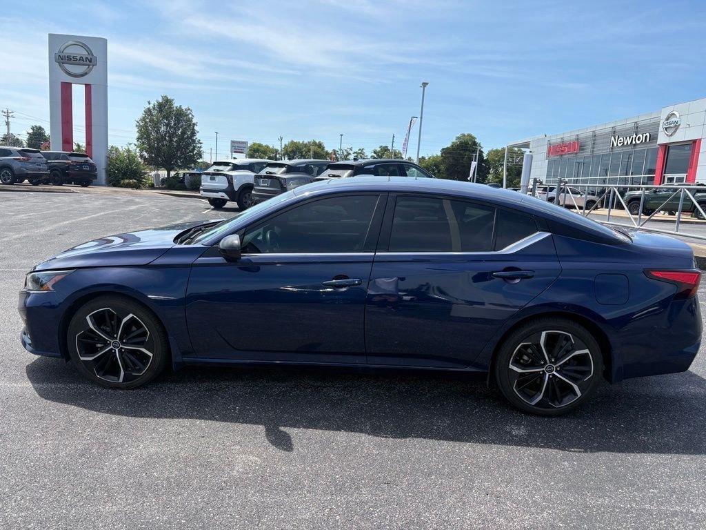 Used 2024 Blue Nissan 2.5 SR image 8