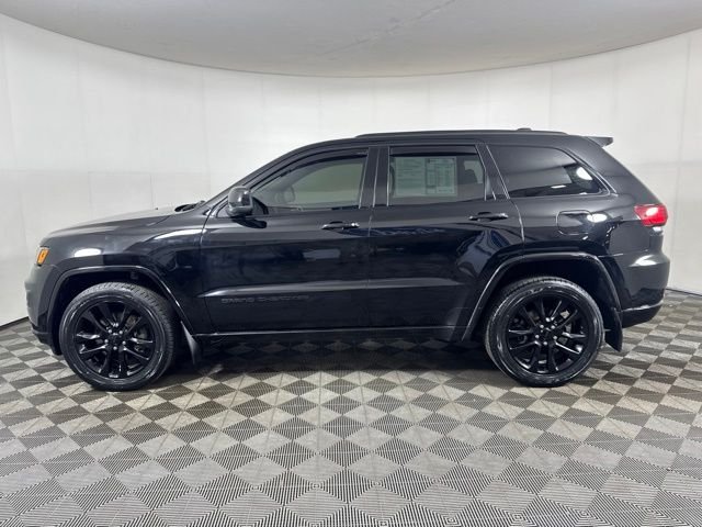 Used 2021 Diamond Black Jeep Laredo X image 7