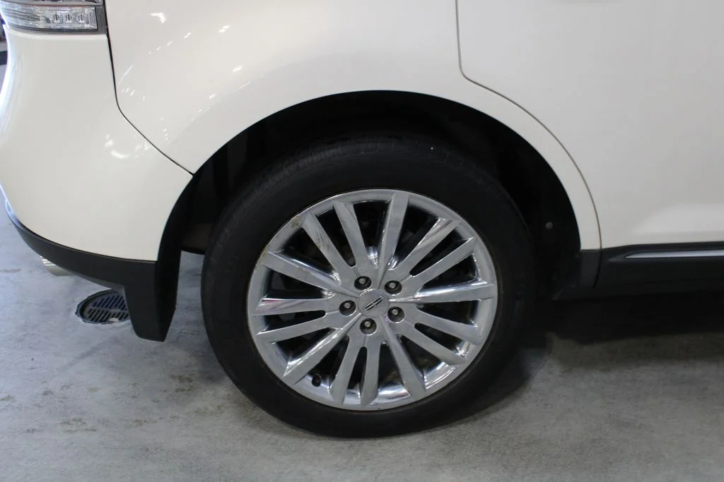 Used 2012 Beige Lincoln Base image 28